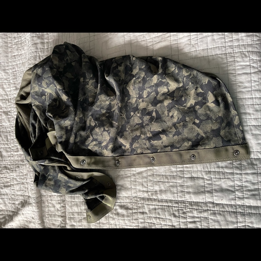 Lululemon Camo Vinyasa button infinity scarf